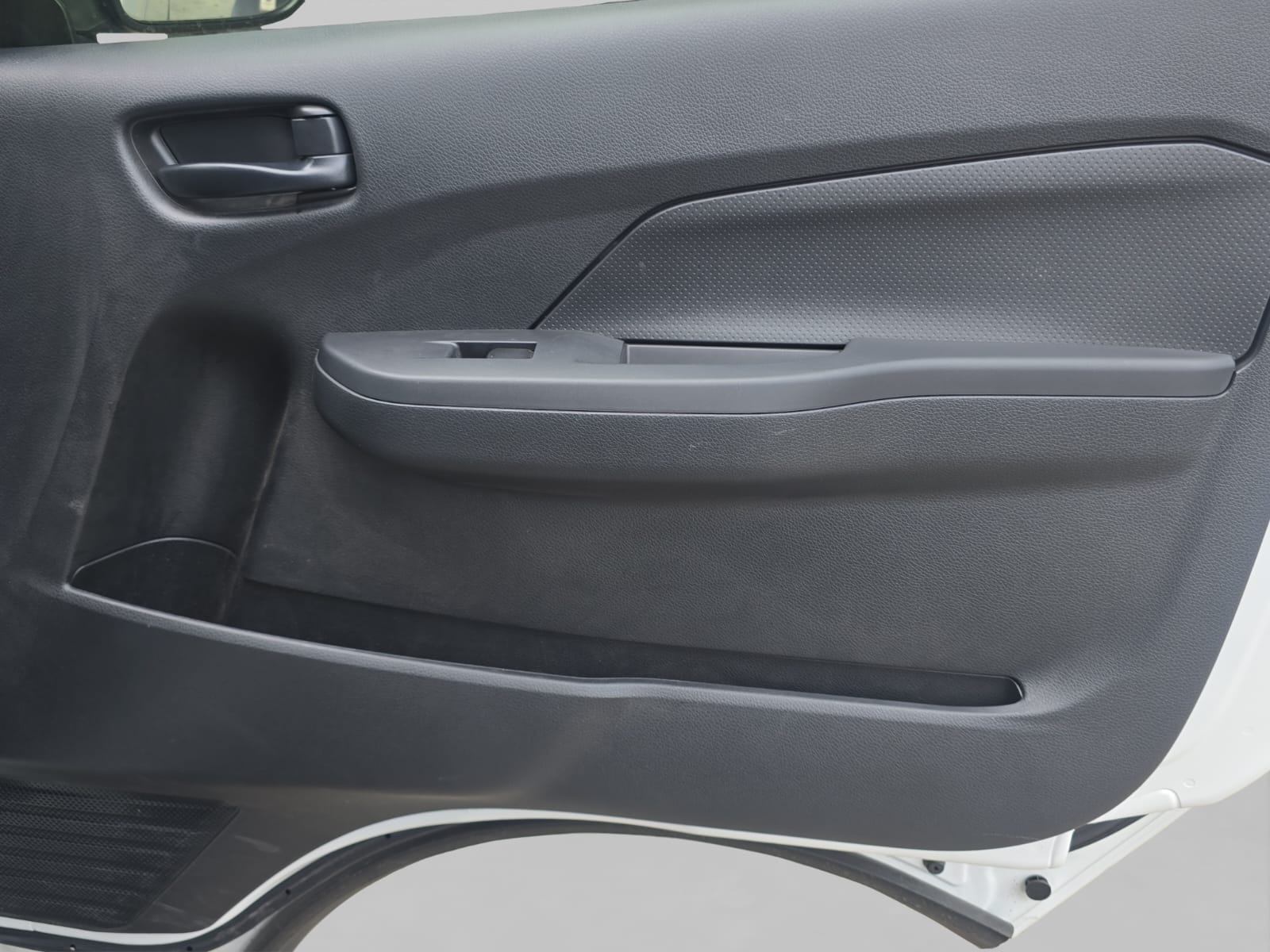 2024 Nissan URVAN 4P AMPLIA L42.5 MAN